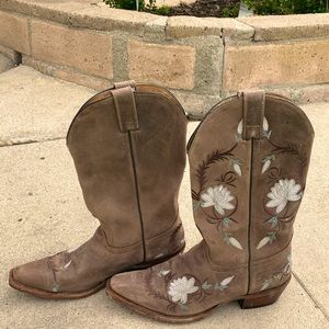 Shayanne cowgirl boots.